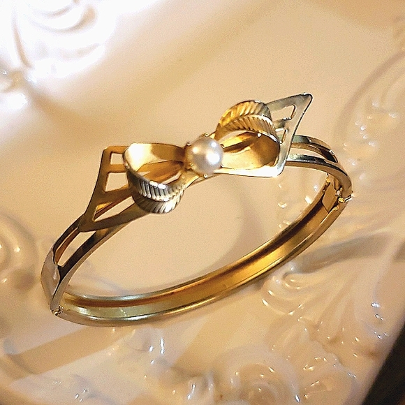 Victorian Revival Gold Plated  Hinged Bracelet with Bow and Cultured Pearl - Picture 2 of 7